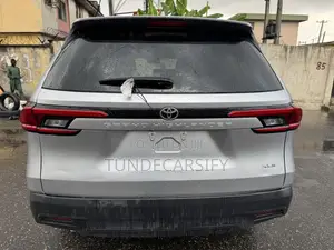 Toyota Highlander XLE AWD 2024 Silver