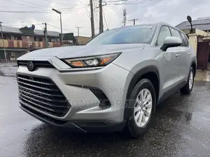 Toyota Highlander XLE AWD 2024 Silver