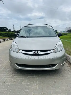 Toyota Sienna Limited 7 Passenger 2010 Gold