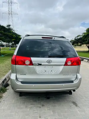 Toyota Sienna Limited 7 Passenger 2010 Gold
