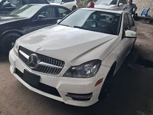 Mercedes-Benz C300 Sport 4dr AWD 4Matic Sedan (2.0L 4cyl 7A) 2015 White