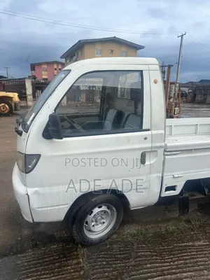 Daihatsu Hijet 2000 White