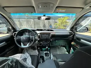 New Toyota Hilux 2025 Black
