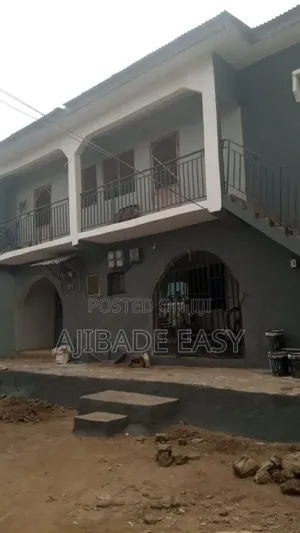 8bdrm Block of Flats in Igando / Ikotun/Igando for sale