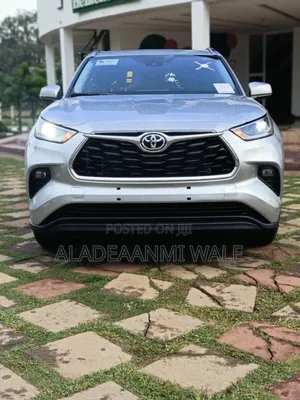 Toyota Highlander XLE 2022 Gray