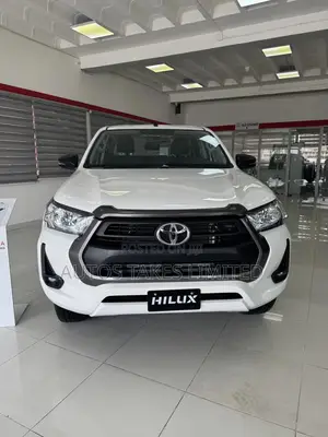 New Toyota Hilux 2025 White