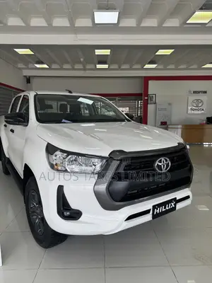 New Toyota Hilux 2025 White