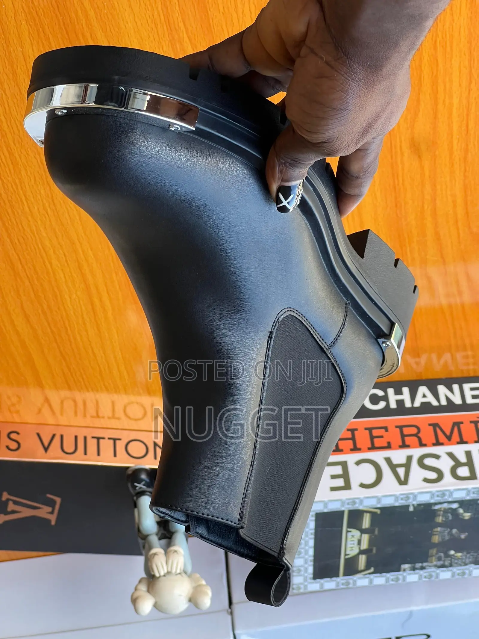 Black Leather Boot With Metal Tip Boxed 