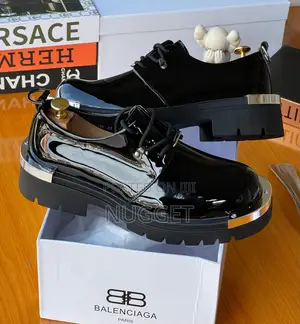 Balenciaga Black Leather Shoe With Metal Tip Boxed 