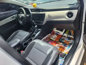 Toyota Corolla LE (1.8L 4cyl 2A) 2019 Silver