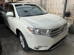 Toyota Highlander SE 2012 White