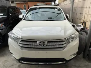 Toyota Highlander SE 2012 White