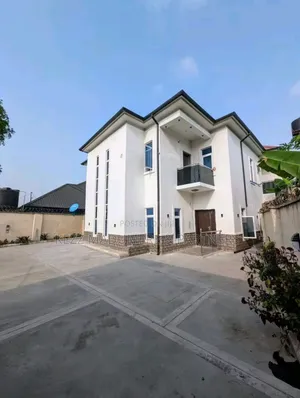 8bdrm Duplex in Off Oron Road Uyo for sale