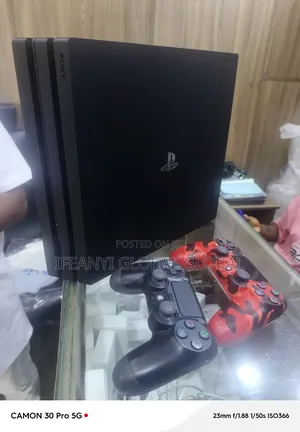 PS4 Pro With 10 Game's 2pad