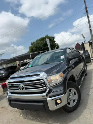 Toyota Tundra SR 5.7L V8 4x4 Double Cab 6.6 ft. box 145.7 in. WB 2016