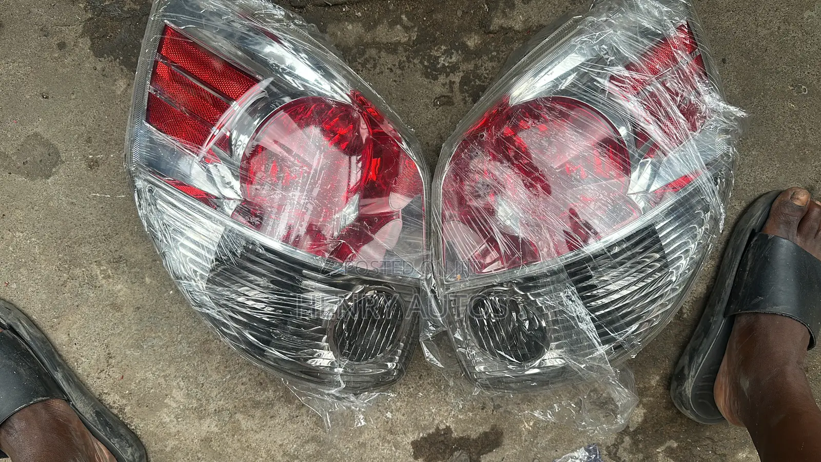 Set Taillights for Matrix 2005