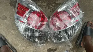 Set Taillights for Matrix 2005