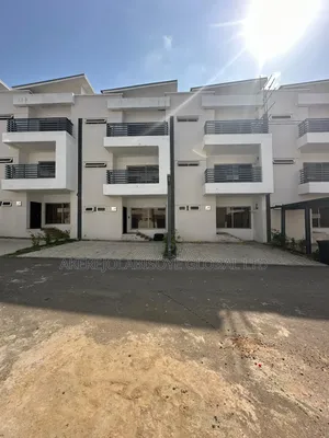 4bdrm Duplex in In An Estate Around for rent