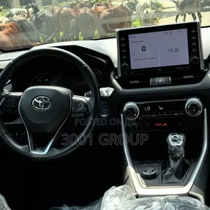 Toyota RAV4 XLE 2022 Blue