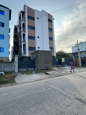 3bdrm Apartment in Yaba for sale