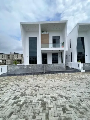 5bdrm Duplex in Chevron for sale