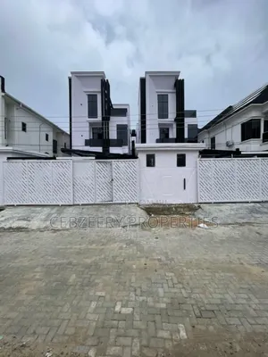 5bdrm Duplex in Chevron for sale