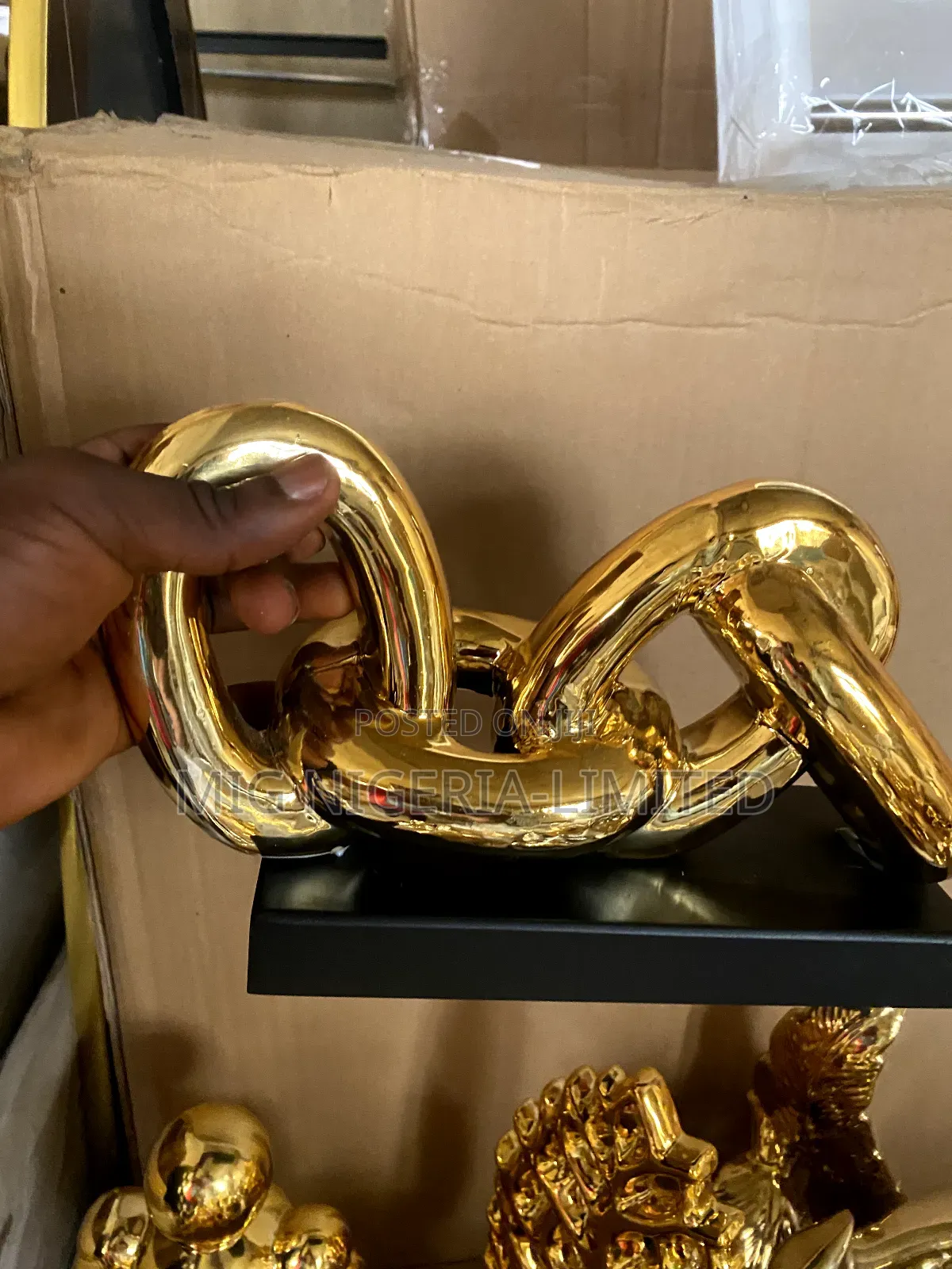 Ornaments Figurines Gold Status Decorations