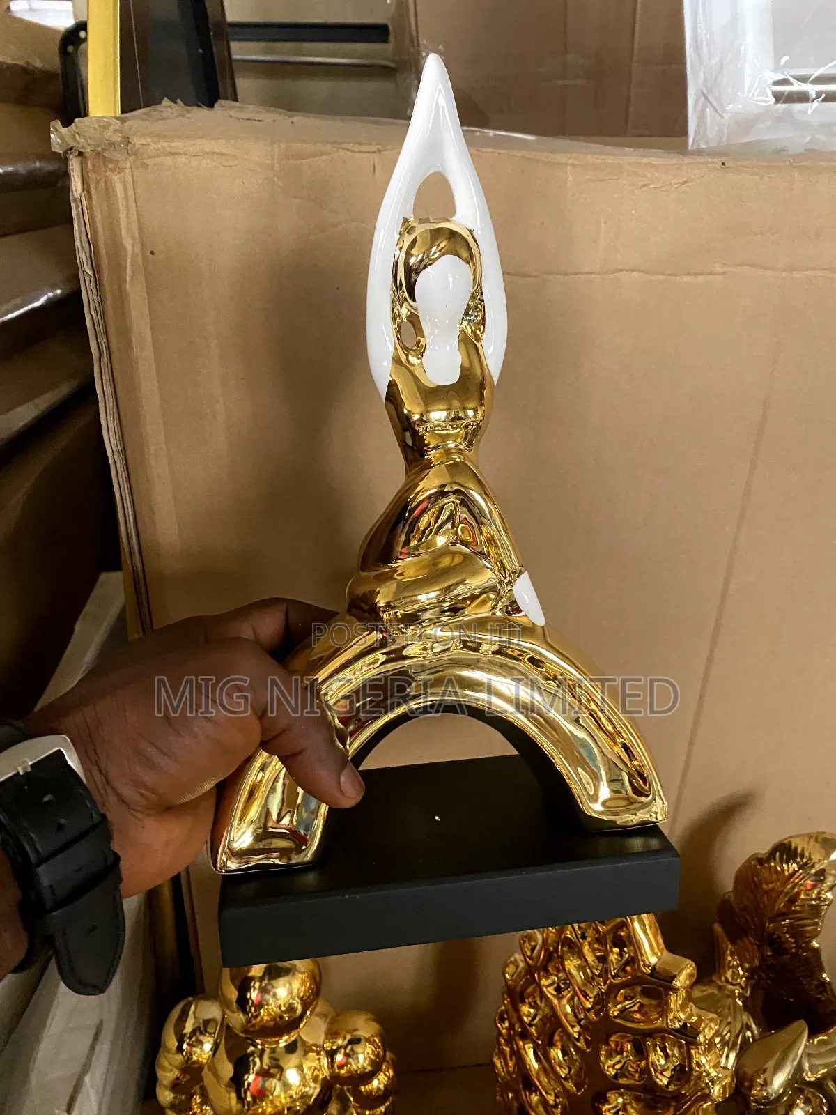 Ornaments Figurines Gold Status Decorations