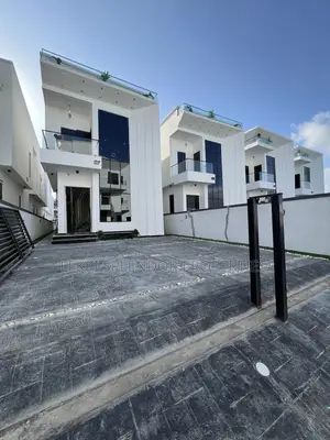 5bdrm Duplex in Chevron for sale