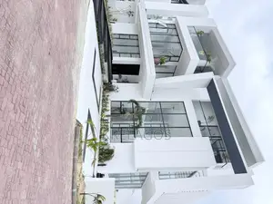 5bdrm Duplex in Osapa london for sale