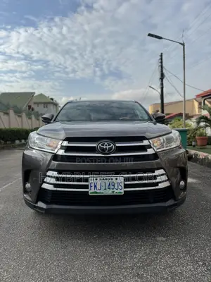 Toyota Highlander XLE 4x2 V6 (3.5L 6cyl 8A) 2017 Gray