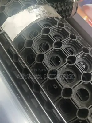 Heavy Duty Honeycomb Rubber Mat – 22mm Thick, 80mm × 120mm