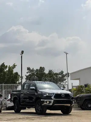 New Toyota Hilux 2025 Black