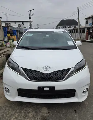 Toyota Sienna SE Premium 8-Passenger 4dr Minivan (3.5L 6cyl 6A) 2015