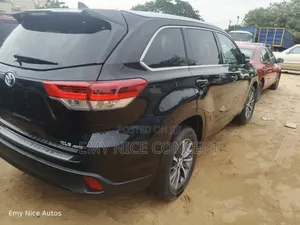 Toyota Highlander XLE 4x4 V6 (3.5L 6cyl 8A) 2018 Black