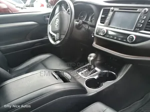 Toyota Highlander XLE 4x4 V6 (3.5L 6cyl 8A) 2018 Black