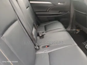 Toyota Highlander XLE 4x4 V6 (3.5L 6cyl 8A) 2018 Black