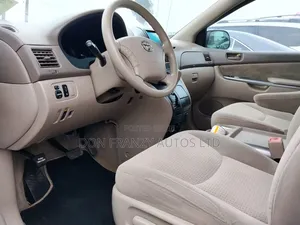 Toyota Sienna LE 7 Passenger 2010 Gold