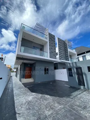 5bdrm Duplex in Ikota for sale