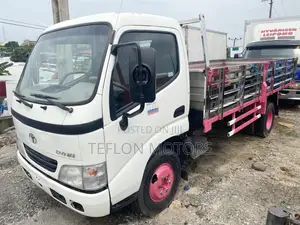 Toyota HiAce 2008 White