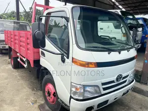 Toyota HiAce 2008 White