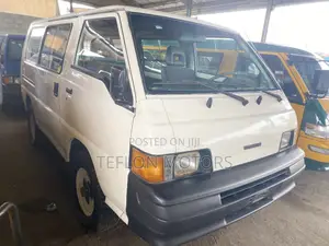 Mitsubishi L300 2005 White