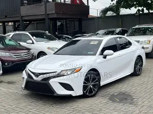 Toyota Camry 2018 White