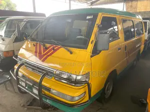 Mitsubishi Delica 2011 Yellow