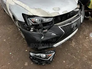 Headlight Is200t 2017-018