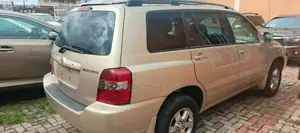 Toyota Highlander V6 FWD 2004 Gold