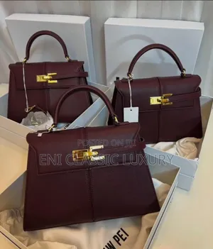 Very Good Quality Luxury Women's Handbags Well Banded