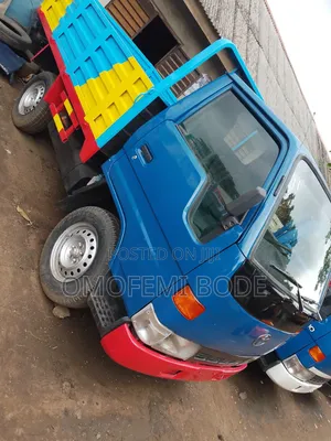 Toyota Dyna 100 Truck Petrol Engine Blue