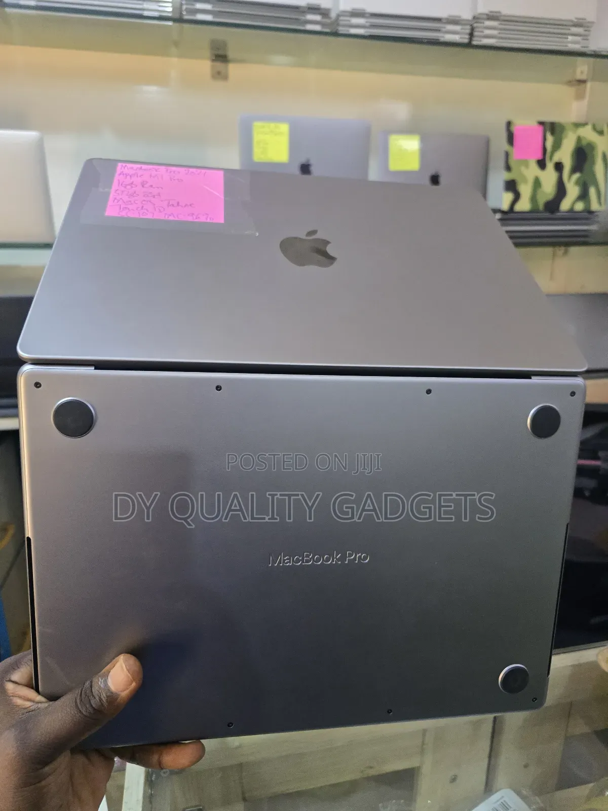 Laptop Apple MacBook Pro 2021 M1 16GB Apple M1 Pro SSD 512GB