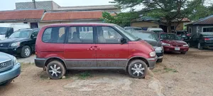 Nissan Serena 1998